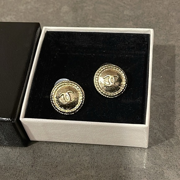 Chanel CC 2014 Fall/Winter Collection Pierced Earrings - Picture 2 of 8